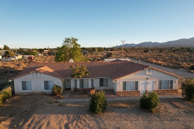 Building Photo - 7653 Phelan Rd Rental