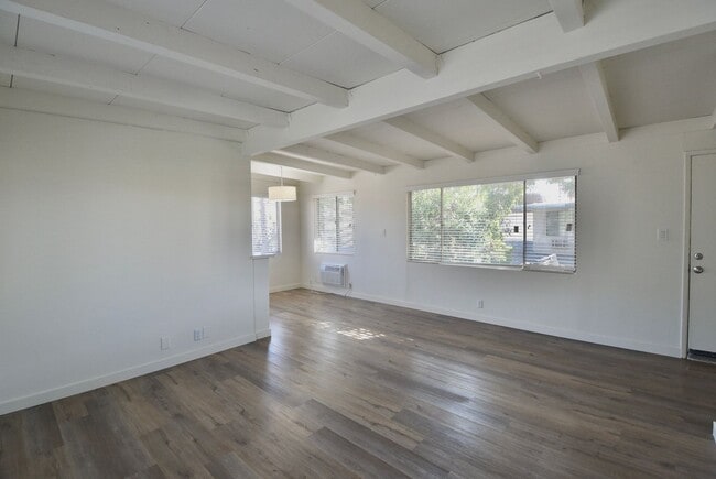 Photo - 6125 Whitsett Ave Unit 07