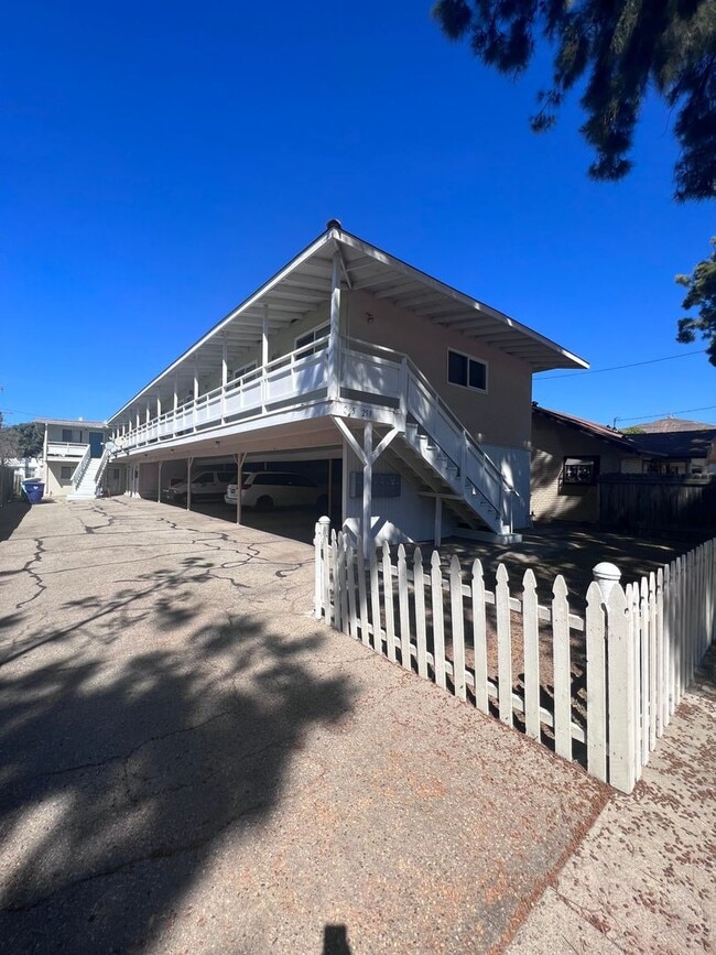 Building Photo - Ventura - Two bedroom ground floor apartment!