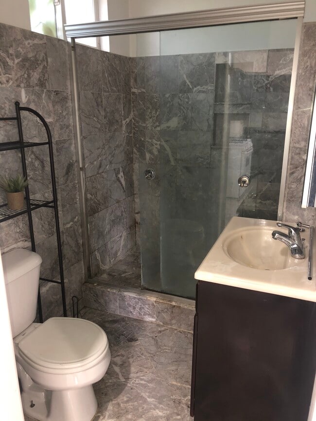 Photo - 1047 26th St Unit 1