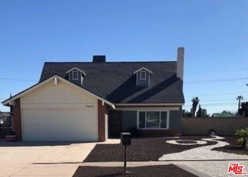 Photo - 24477 Oneida St