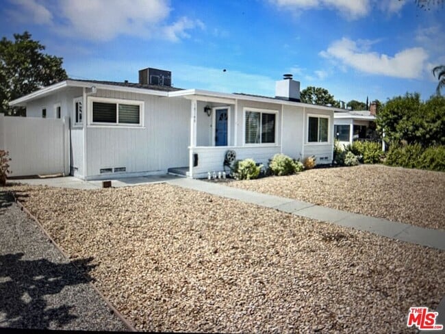 Building Photo - 18148 Hartland St