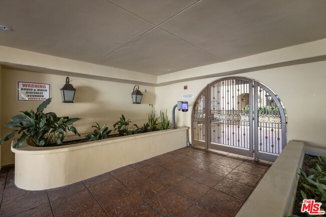 Photo - 851 N San Vicente Blvd Unit 102