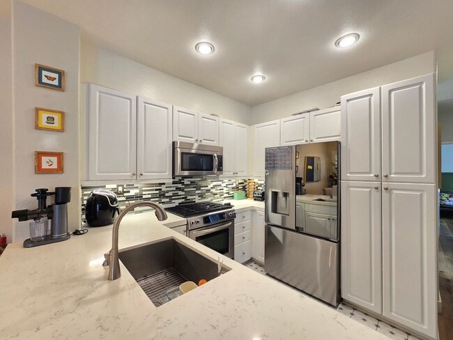 Photo - Beautiful Upgraded 2 Bedroom 2 Bathroom Townhouse in Gated Community – Santa Clarita