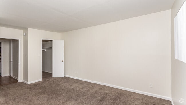 1BR, 1BA - 800-830 SF - Woodridge Apartments