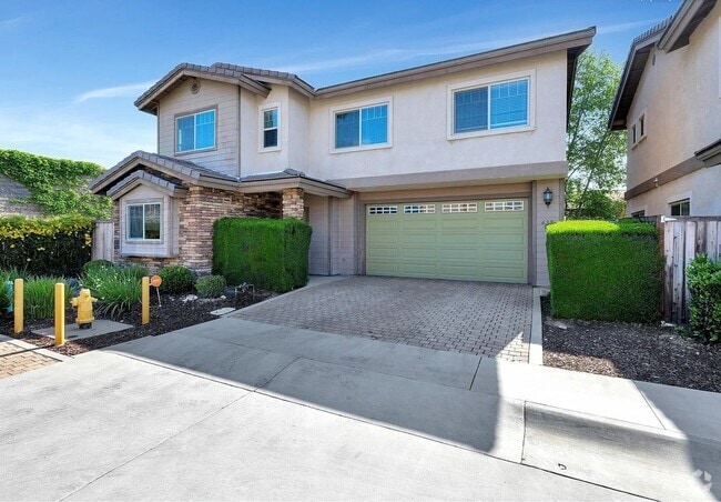 Building Photo - Your Ideal Haven Awaits! Rental
