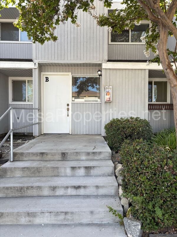 Photo - 1016 W Pine St