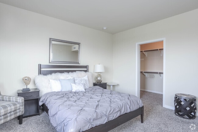 2BR, 2BA-1410 SF - 6940 Sepulveda