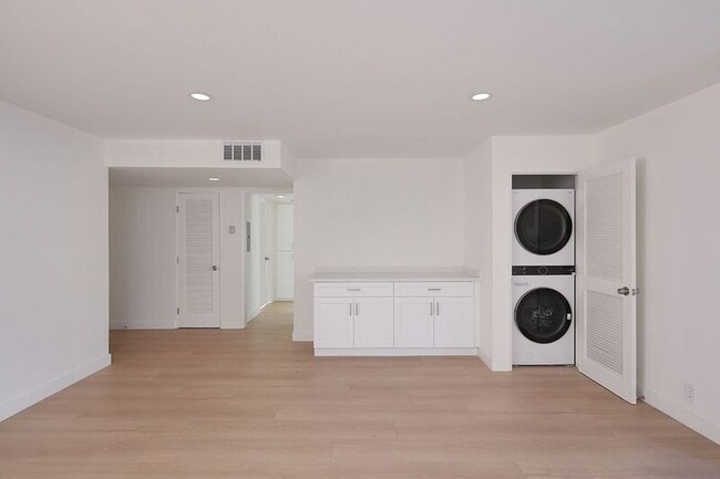 Photo - 3155 Montrose Ave