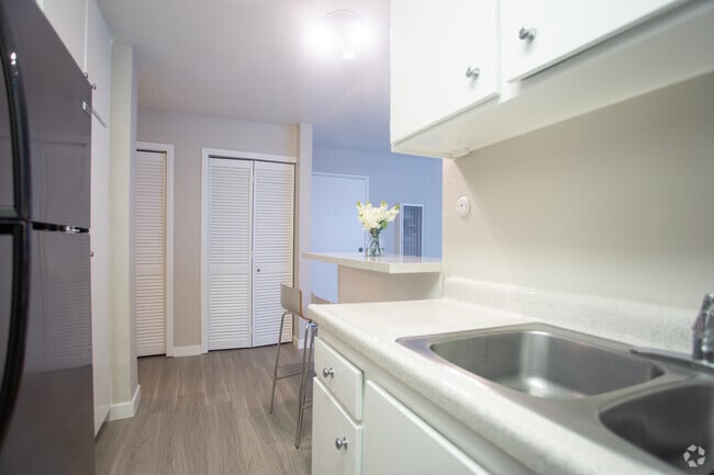 1BR, 1BA-600 SF - Summerview Beach Resort Luxury Apartments