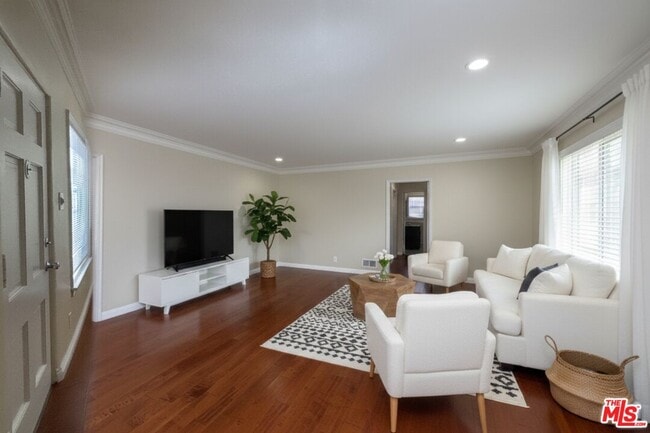 Photo - 149 S Gramercy Pl