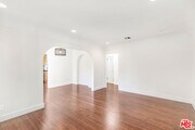 Photo - 421 N Beachwood Dr