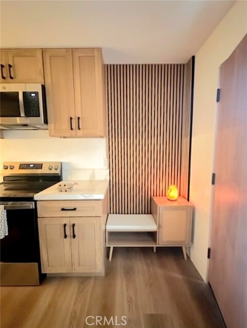 Photo - 21054 Runnymede St