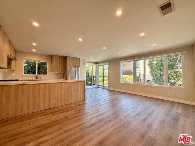 Building Photo - 1427 N Vista St Unit 1