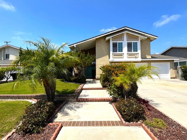 Building Photo - 4 bed, 3 bath located in Anaheim!