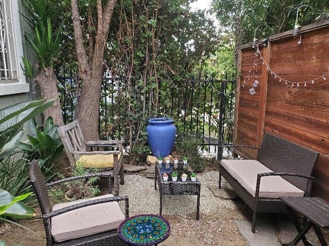 Courtyard - 1436 Formosa N Ave Unit 2