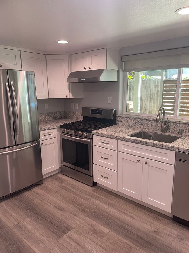 Full-size kitchen with large window. Lots of light. - 33742 Alcazar Dr Unit Studio- C