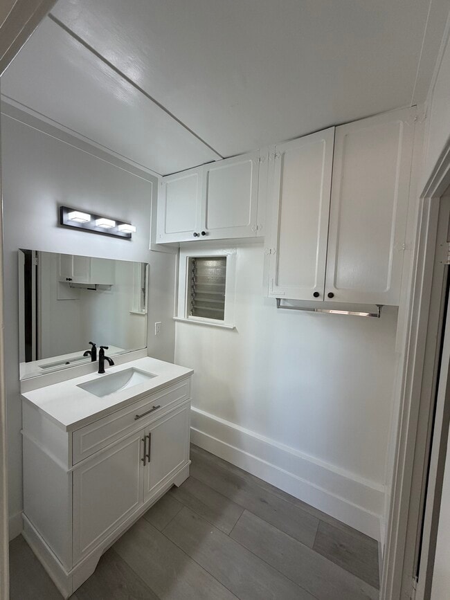 Vanity Room - 315 24th St Unit 315