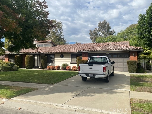 Photo - 303 E Dunbarton Pl