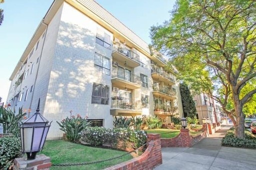 Building Photo - 320 S Clark Dr