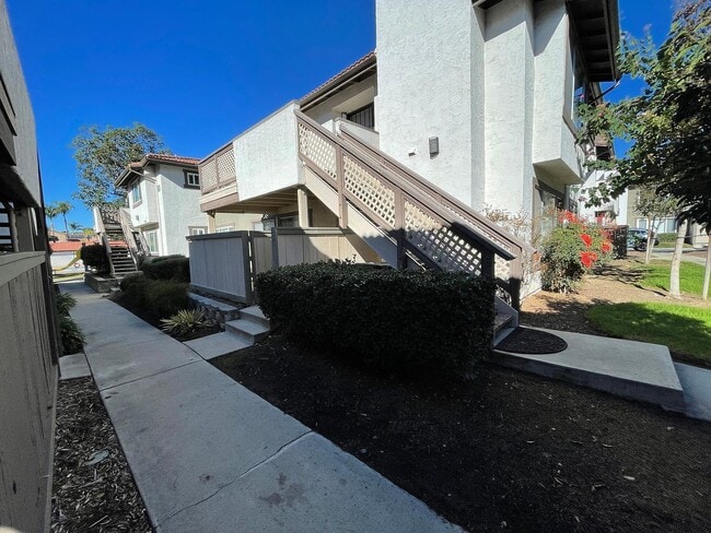 Building Photo - 9861 Caspi Gardens Dr Unit 5 Rental