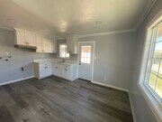 Photo - House - 2 Bedrooms / 1 Bathroom - Paramount