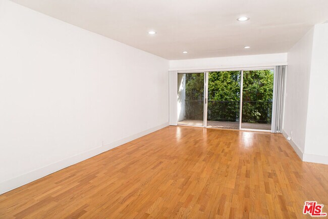 Photo - 416 N Oakhurst Dr Unit 202