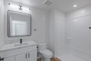 2BR, 2BA - 850SF - Bathroom - Pacific Heights II
