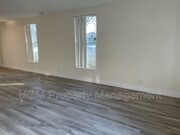 Photo - 2835 E 5th St