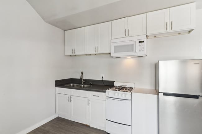 Photo - Experience Coastal Living -  Charming Studio Cottage Just a Stroll from Ocean Beach! Unit 5137 - 01