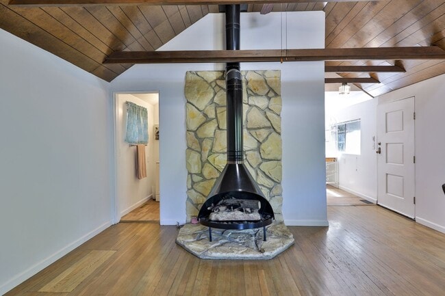 Photo - Small 2 bedroom 1 bath