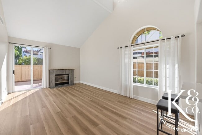 Photo - Relaxed Living in Oak Park with All the Up...