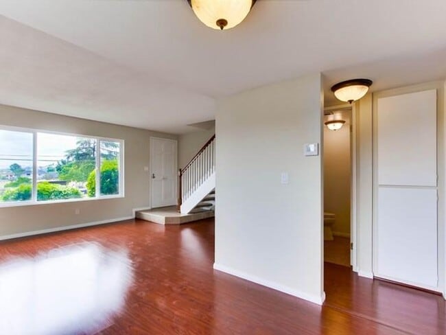 Photo - Awesome Townhome w/ 3 bedroom