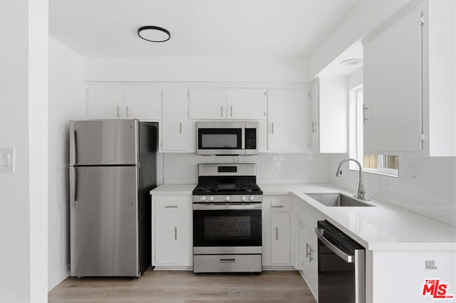 Photo - 825 S Detroit St Unit 3