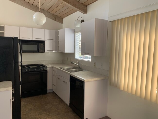 Photo - 2493 1/2 S Barrington Ave Unit 2493 1/2