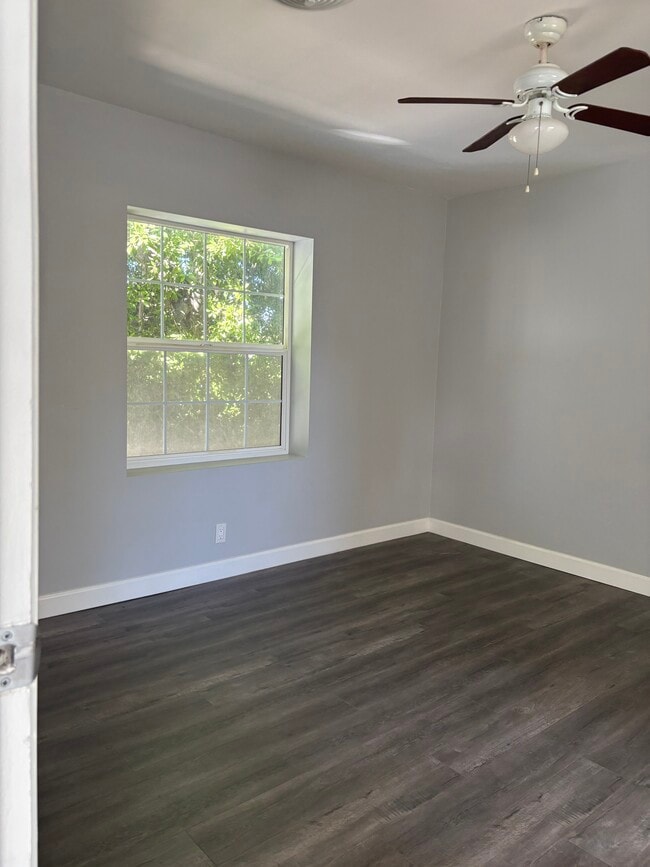 Photo - 5516 Vanalden Ave