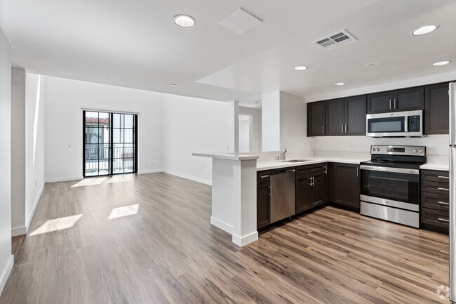 4BR, 4BA - 1,370SF - The Residences at 5020