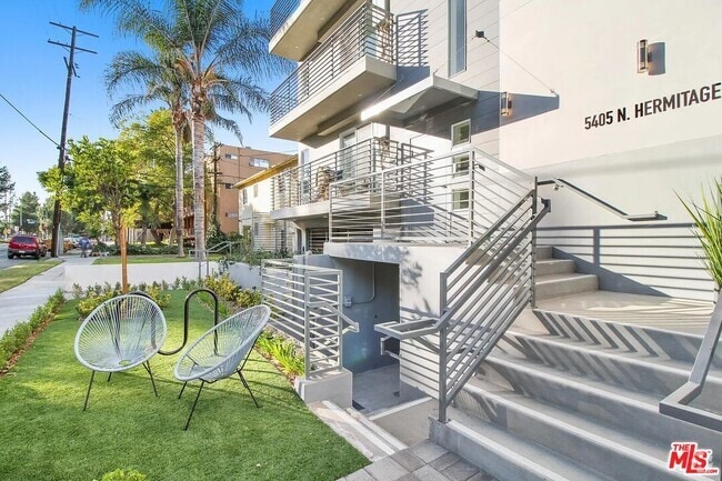 Building Photo - 5405 Hermitage Ave Unit 203 Rental