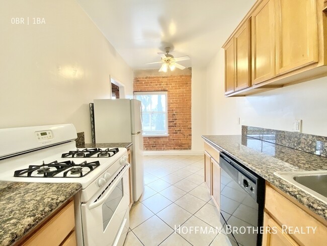 Photo - 800 N Las Palmas Ave Unit 102