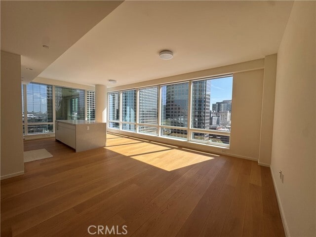 Photo - 877 Francisco St