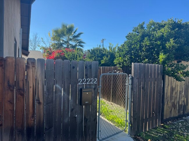 Building Photo - 22222 Vanowen St