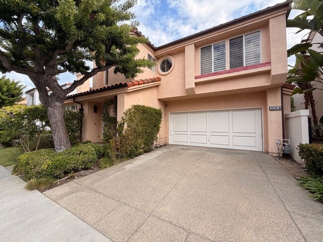 Building Photo - Beautiful 3 Bedroom, 2.5 Bathroom Newport ...
