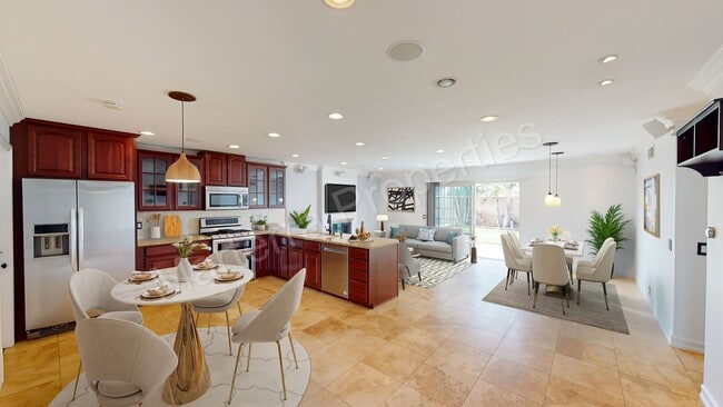 Building Photo - Beautiful 3 Bedroom Home in Huntington Beach