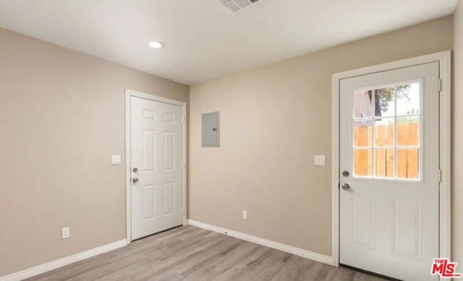 Photo - 9219 Langdon Ave