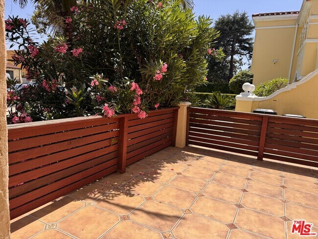 Photo - 1325 S Rimpau Blvd