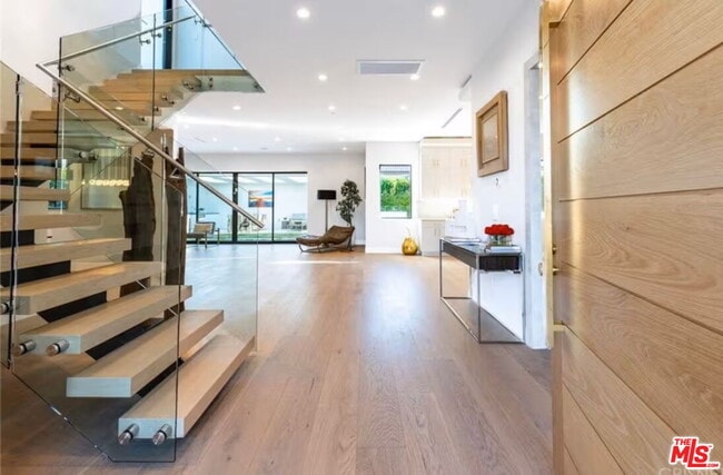 Photo - 13812 Cumpston St