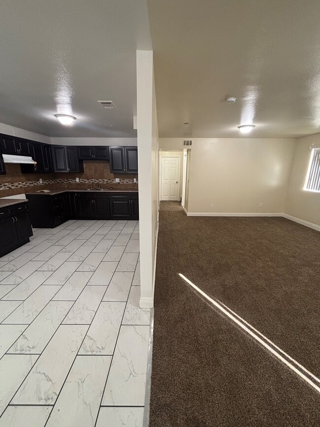 Photo - 139 E 110th St