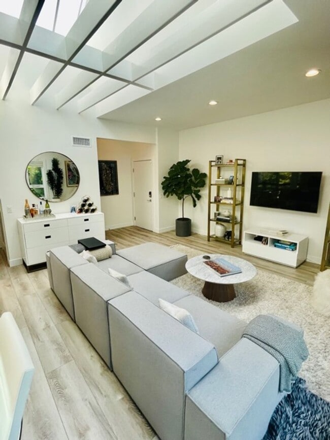 Photo - The WEHO Orlando Unit 3
