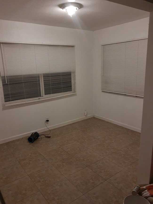 Photo - 941 E 52nd Pl Unit 943