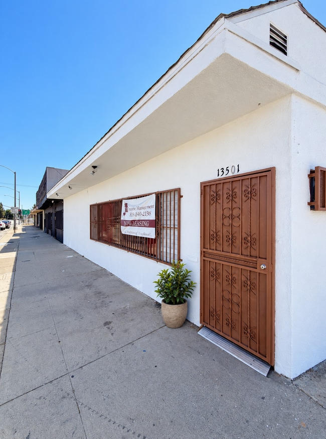 Building Photo - 13501 Paramount Blvd Unit Barber Shop